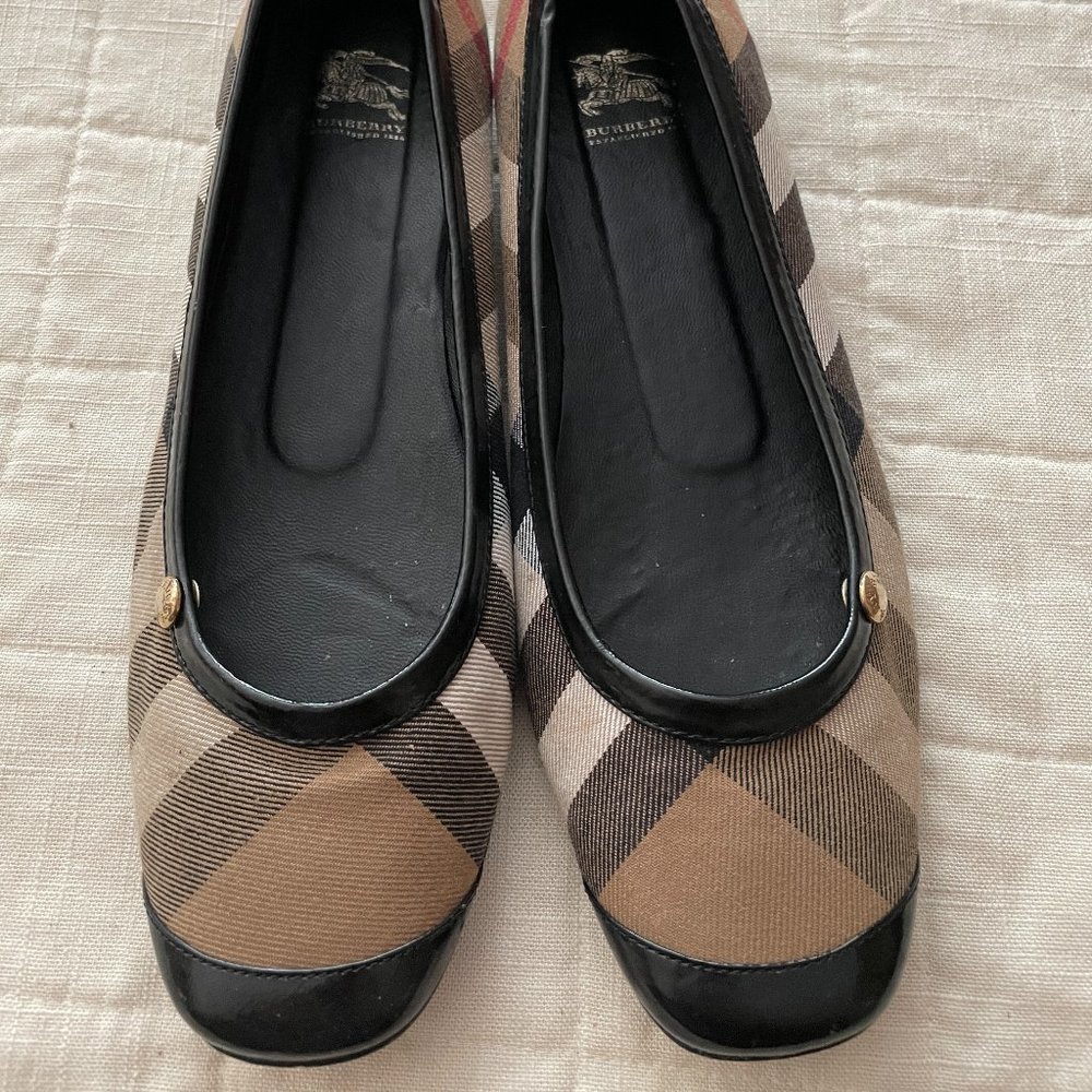 Burberry Checkered Flats - Black and Tan